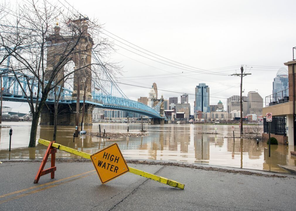 Flood crest